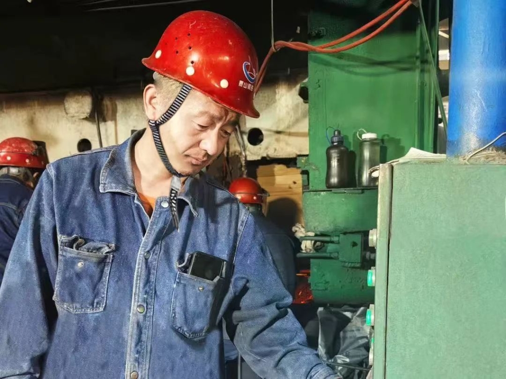 【先锋力量】扎根一线的“连铸尖兵”