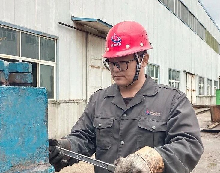 【先锋力量】一丝不苟的设备守护者